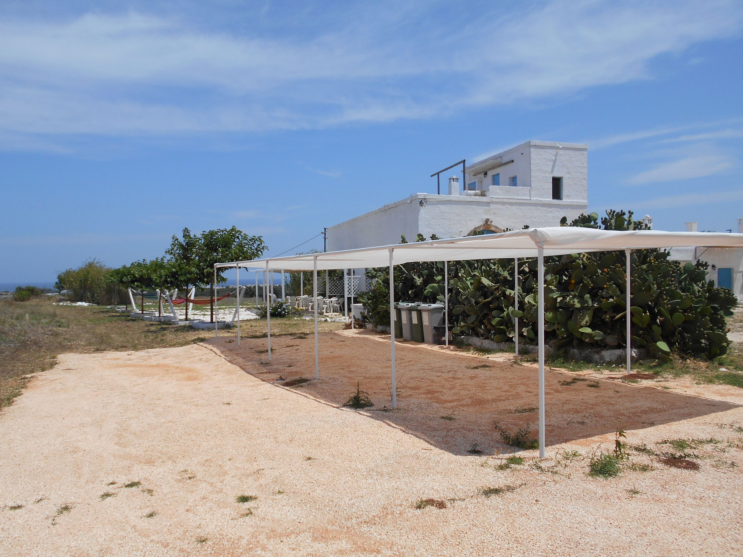 Masseria Naturalmente Ostuni posti auto ombra